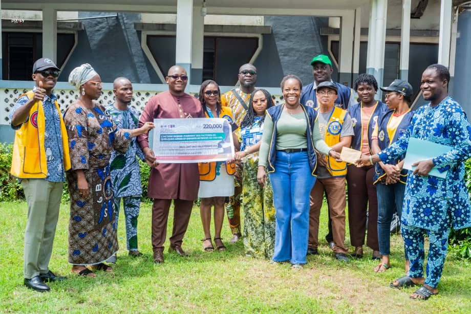 Œuvre sociale :Le Lions Club Cotonou Nova et le Leo-Lions Club Cotonou Sèdolo redonnent espoir à des familles en détresse dans les hôpitaux de Cotonou